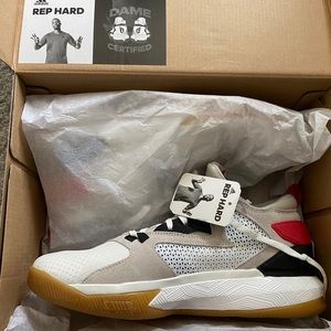 NWT Adidas D Lillard 2